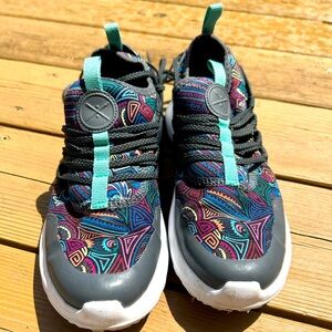 NWOT Inkkas Sneakers Women’s Size 7